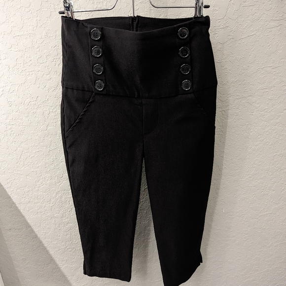 2 Pair - Charlotte Russe Capris Size Small - Picture 2 of 9